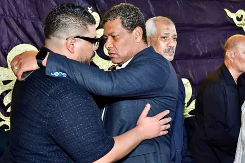 بحضور رئيس الإسماعيلي وعلاء وجلال.. مراسم عزاء الراحل ميمي عبد الرازق (صور)